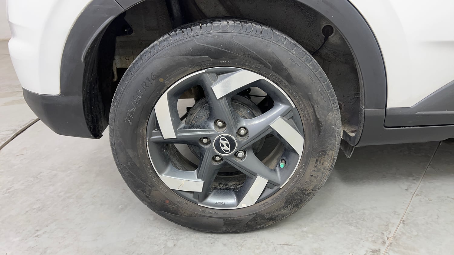 Used 2019 Hyundai Venue SX Plus 1.0 Turbo DCT Petrol Automatic tyres RIGHT REAR TYRE RIM VIEW