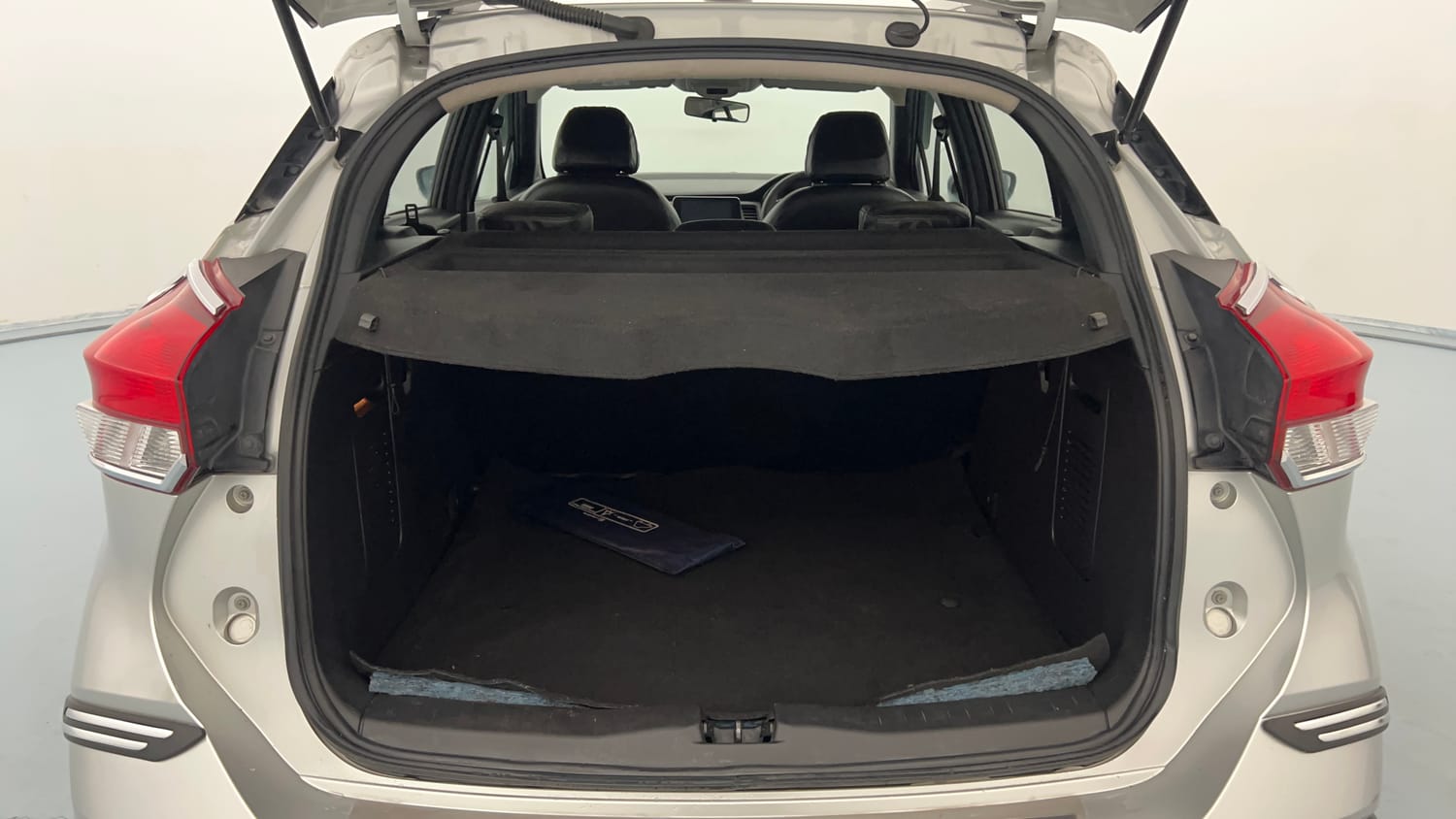 Used 2021 Nissan Kicks XV 1.5 Petrol Manual interior DICKY INSIDE VIEW