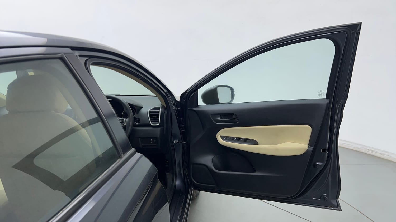 Used 2023 Honda City V CVT Petrol Petrol Automatic interior RIGHT FRONT DOOR OPEN VIEW