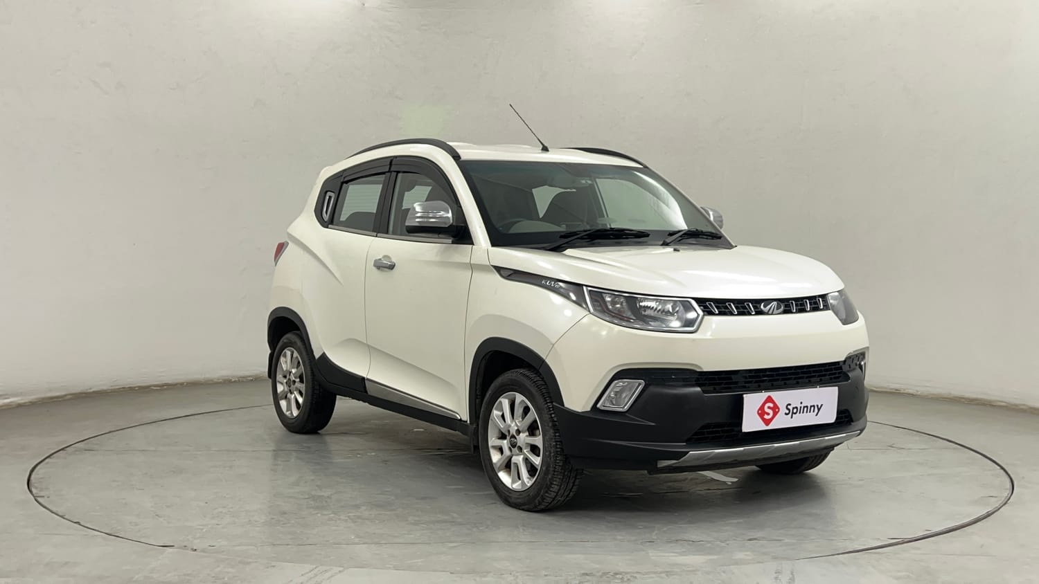 Used 2017 Mahindra KUV100 K8 6 STR Petrol Manual exterior RIGHT FRONT CORNER VIEW