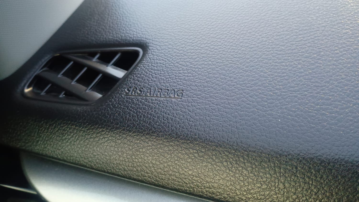 Used 2022 Maruti Suzuki Baleno Alpha MT Petrol Manual top_features Airbags
