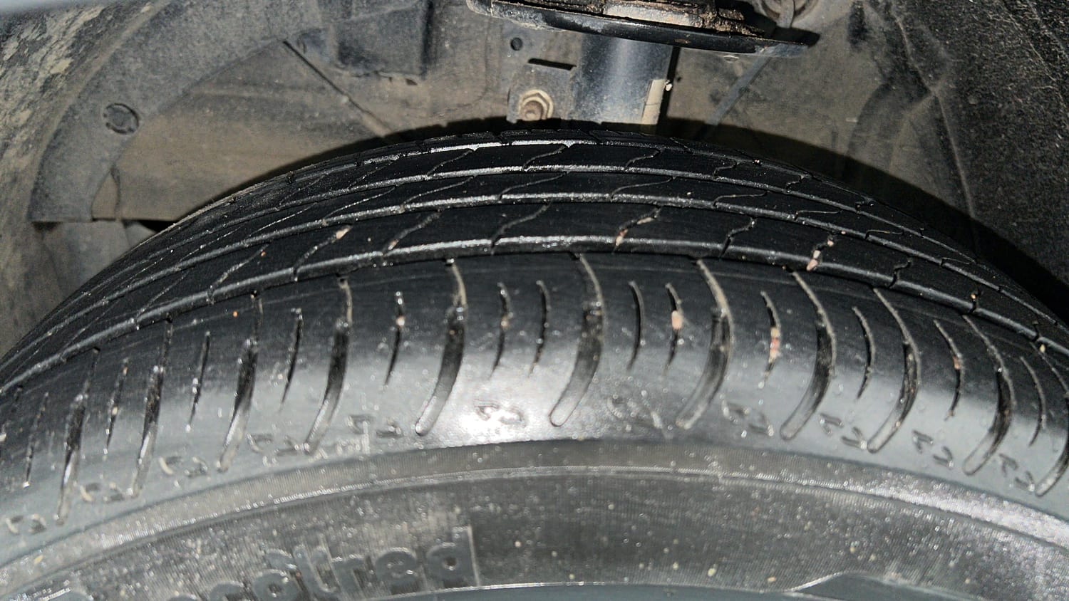 Used 2025 Maruti Suzuki Fronx Zeta 1.0L Turbo MT Petrol Manual tyres LEFT FRONT TYRE TREAD VIEW
