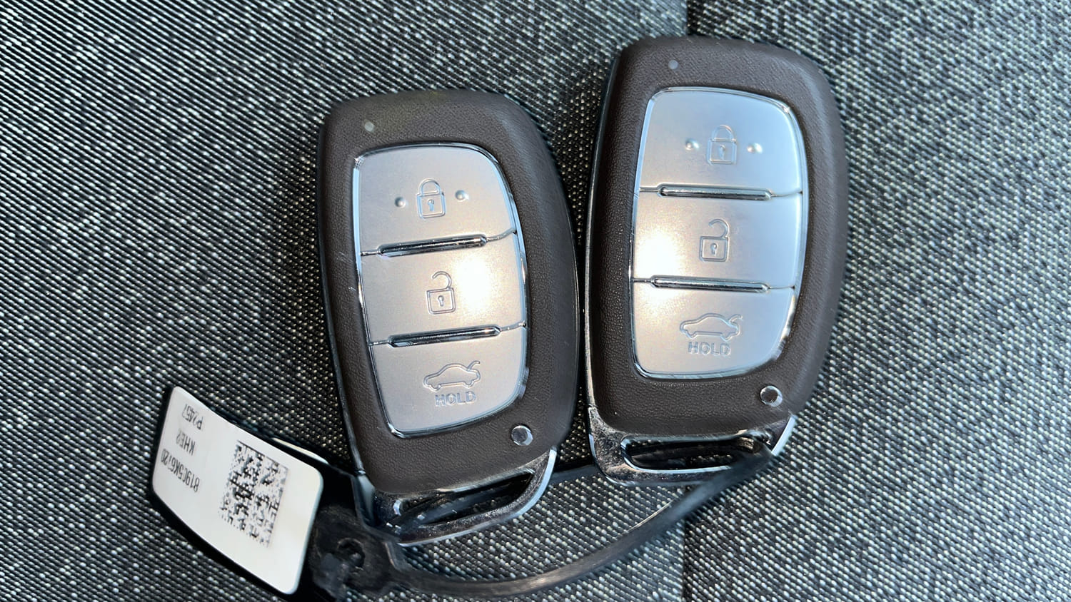 Used 2025 Hyundai Exter SX (O) Connect 1.2 AMT Dual Tone Petrol Automatic extra CAR KEY VIEW