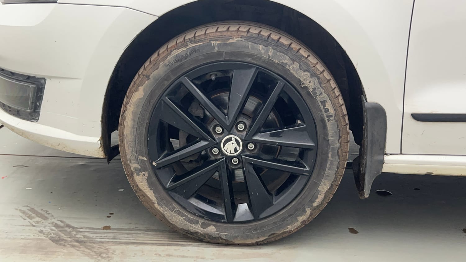 Used 2021 Skoda Rapid Ambition Petrol Manual tyres LEFT FRONT TYRE RIM VIEW