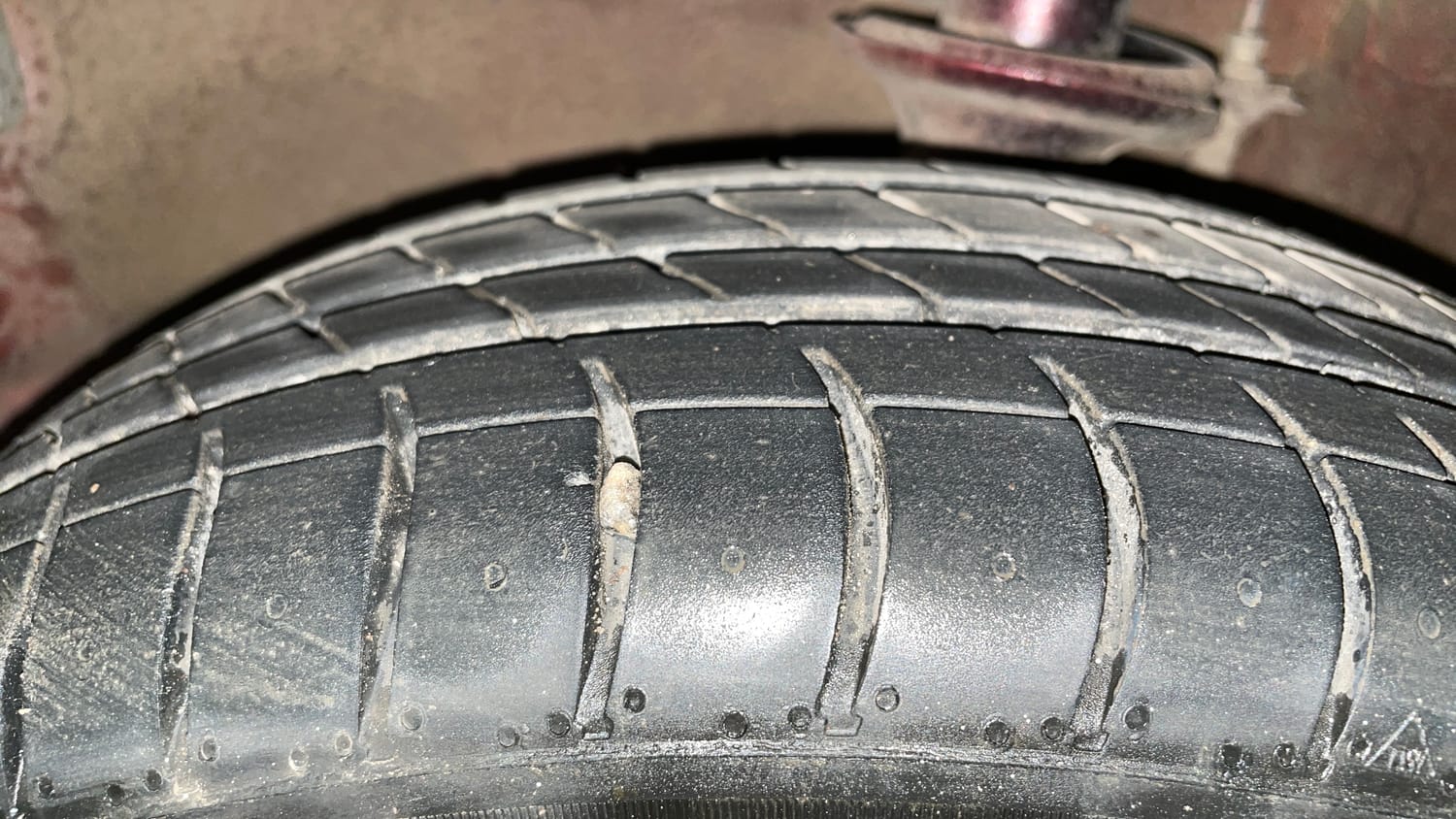 Used 2019 maruti-suzuki Alto K10 VXi (O) AMT Petrol Automatic tyres LEFT FRONT TYRE TREAD VIEW