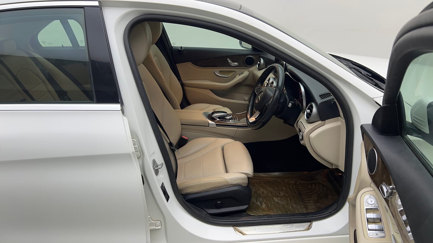 Used 2015 Mercedes-Benz C-Class C 200 Avantgarde Petrol Automatic interior RIGHT SIDE FRONT DOOR CABIN VIEW