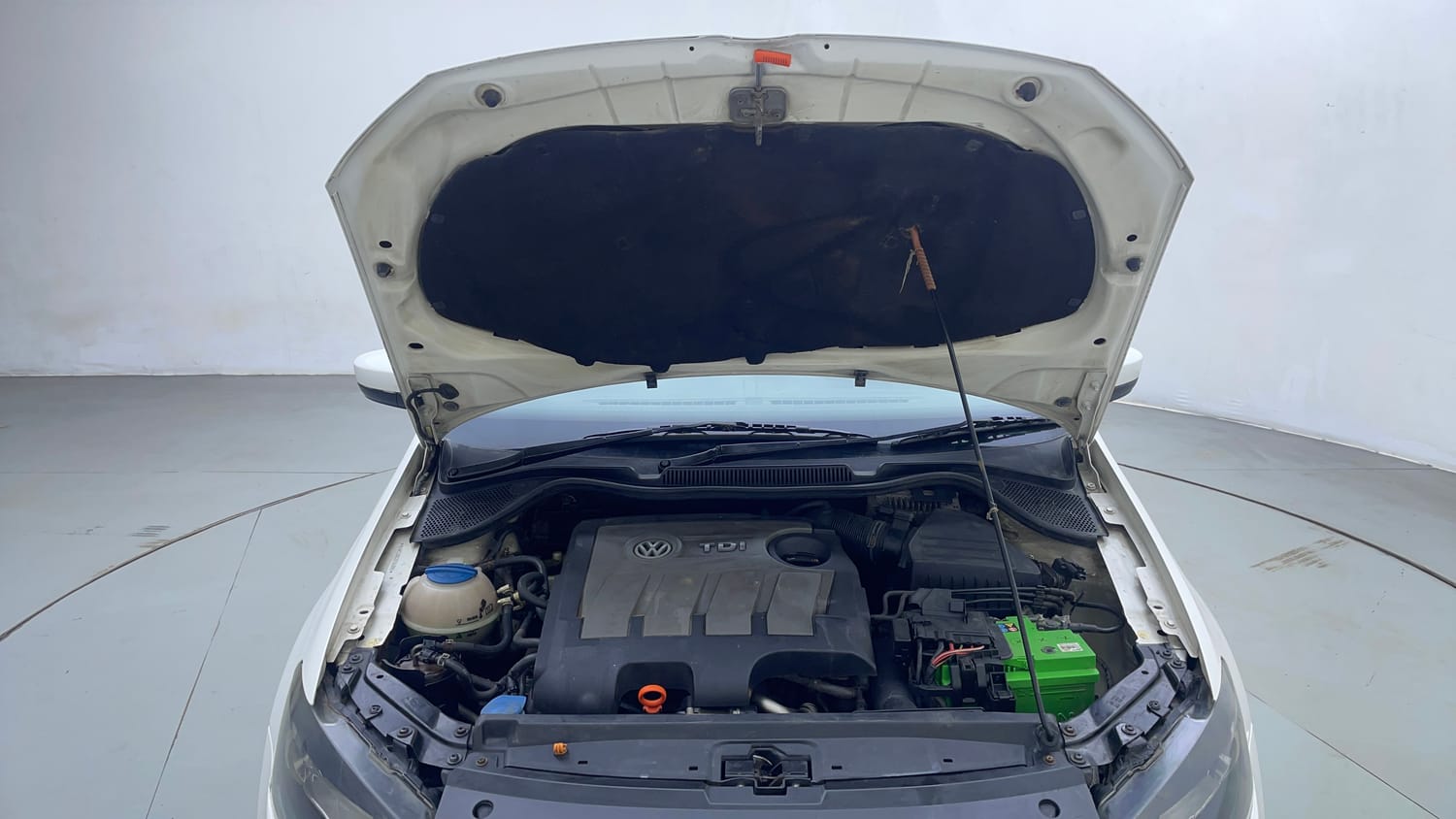 Used 2013 Volkswagen Vento Highline Diesel Diesel Manual engine ENGINE & BONNET OPEN FRONT VIEW