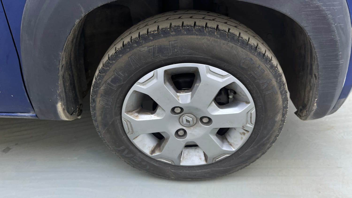 Used 2018 Renault Kwid CLIMBER 1.0 Petrol Manual tyres RIGHT FRONT TYRE RIM VIEW