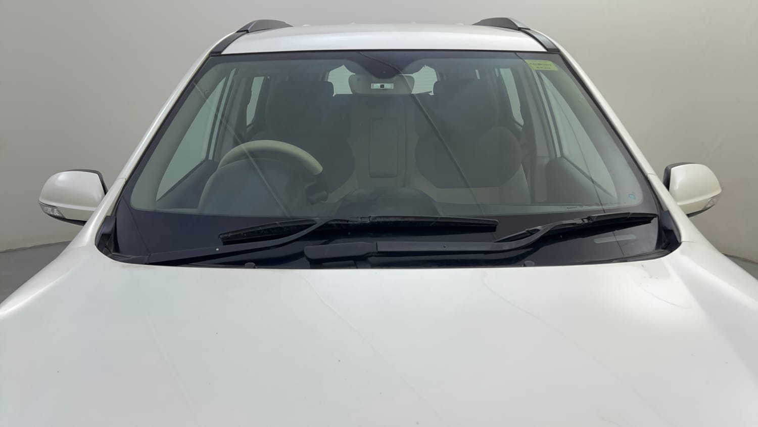 Used 2018 Mahindra XUV500 W6 Diesel Manual exterior FRONT WINDSHIELD VIEW