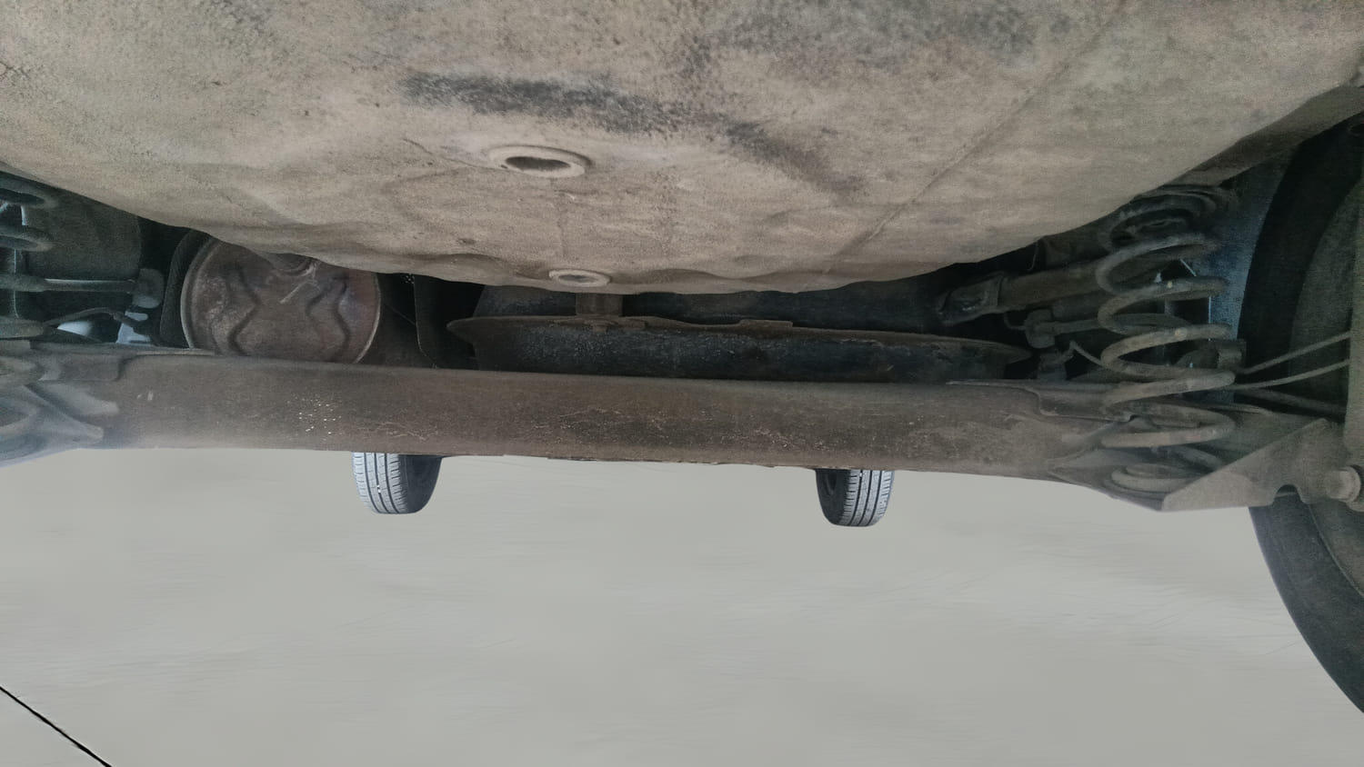 Used 2025 Renault Kwid RXT 1.0L Petrol Manual extra REAR RIGHT UNDERBODY VIEW