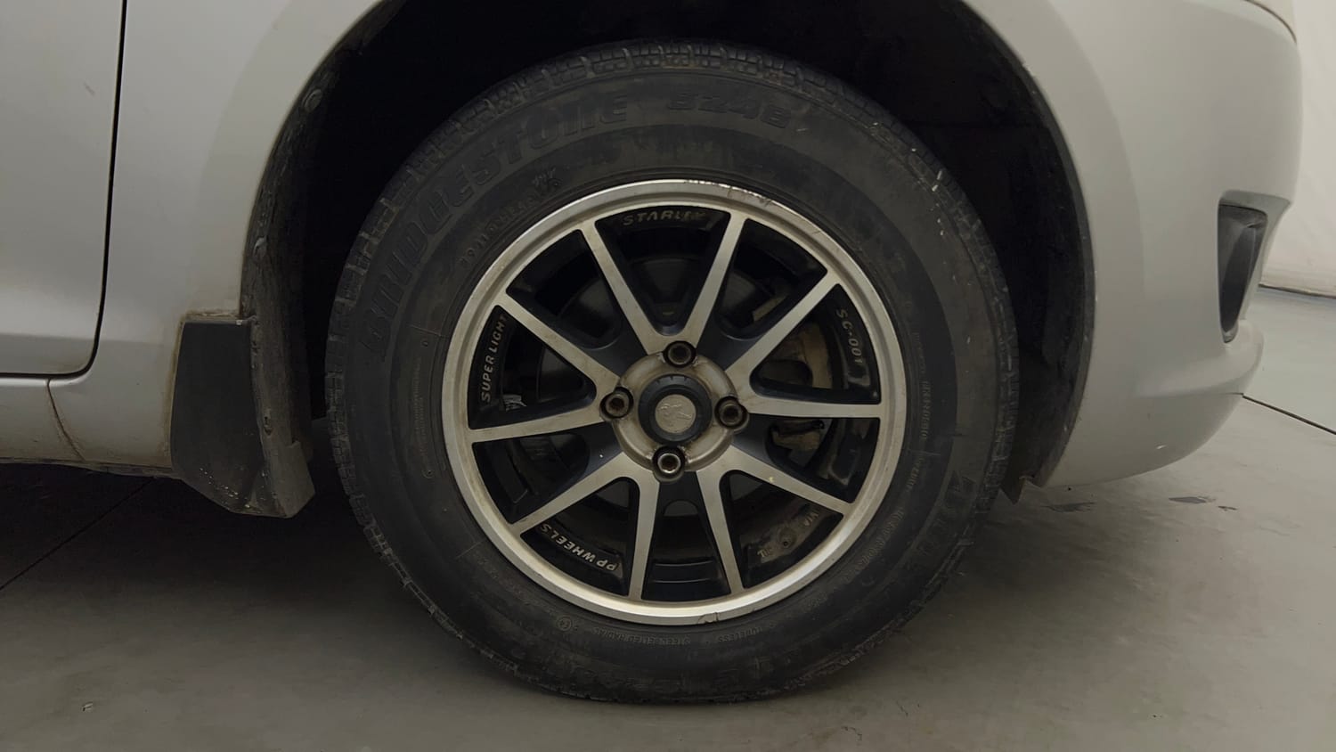 Used 2012 Maruti Suzuki Swift VXi Petrol Manual tyres RIGHT FRONT TYRE RIM VIEW