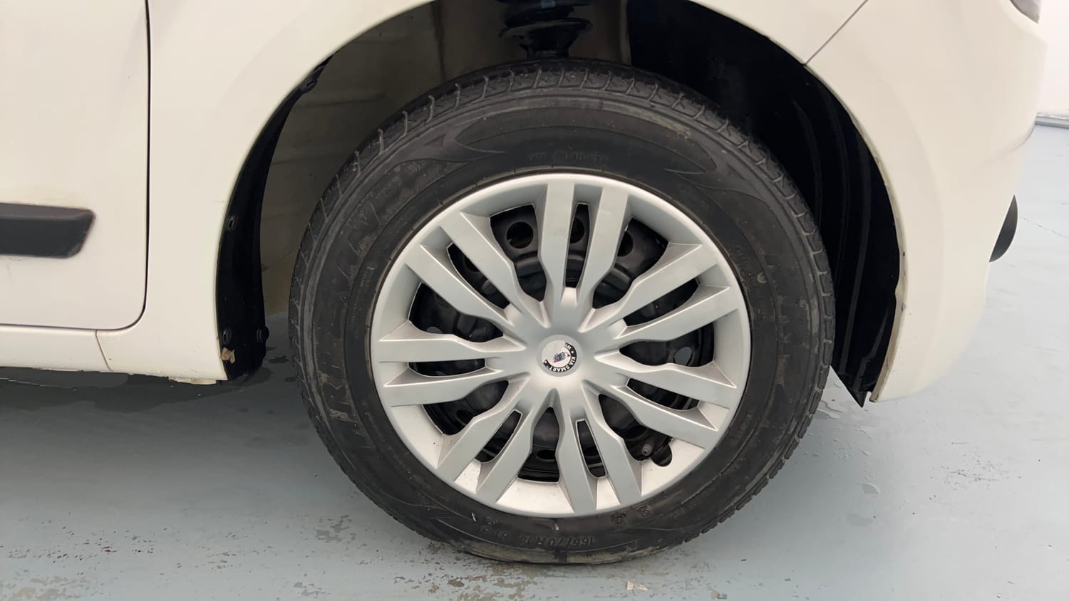 Used 2020 Maruti Suzuki Wagon R 1.0 VXi 1.0 Petrol Manual tyres RIGHT FRONT TYRE RIM VIEW