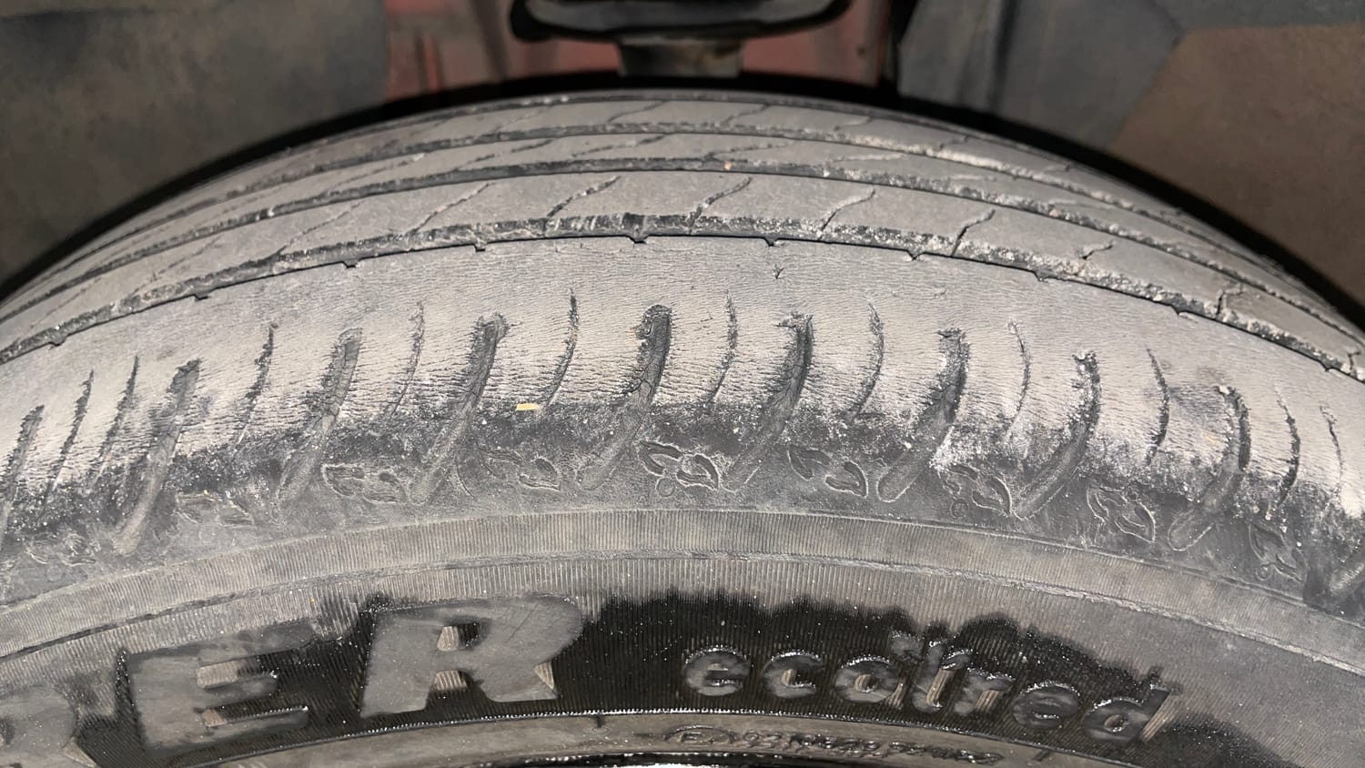 Used 2022 Renault Kiger RXZ AMT Petrol Automatic tyres LEFT FRONT TYRE TREAD VIEW