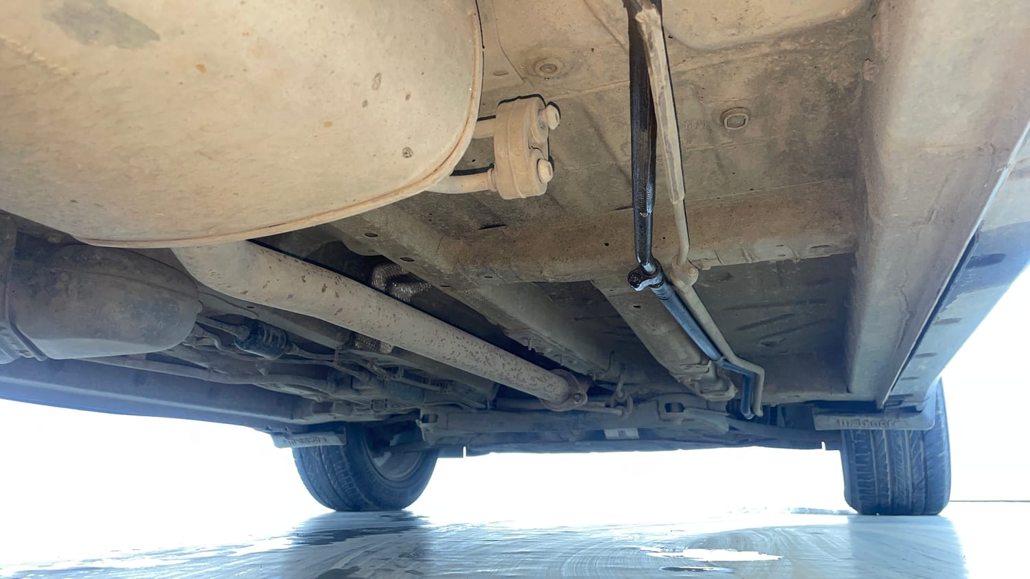 Used 2021 Mahindra XUV700 AX 7 Petrol AT Luxury Pack 7 STR Petrol Automatic extra REAR RIGHT UNDERBODY VIEW