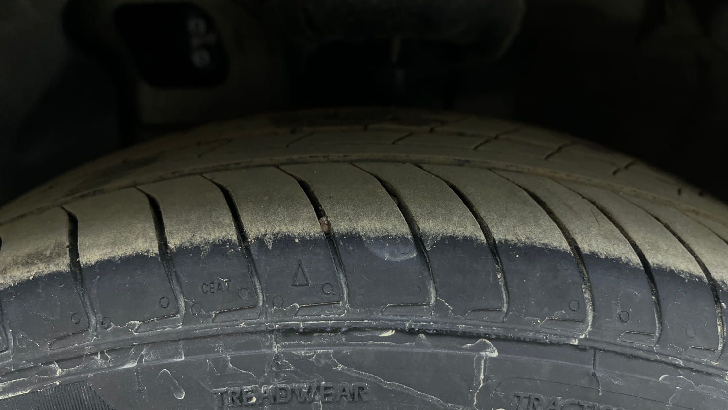 Used 2025 Hyundai Exter SX (O) Connect 1.2 AMT Dual Tone Petrol Automatic tyres LEFT FRONT TYRE TREAD VIEW