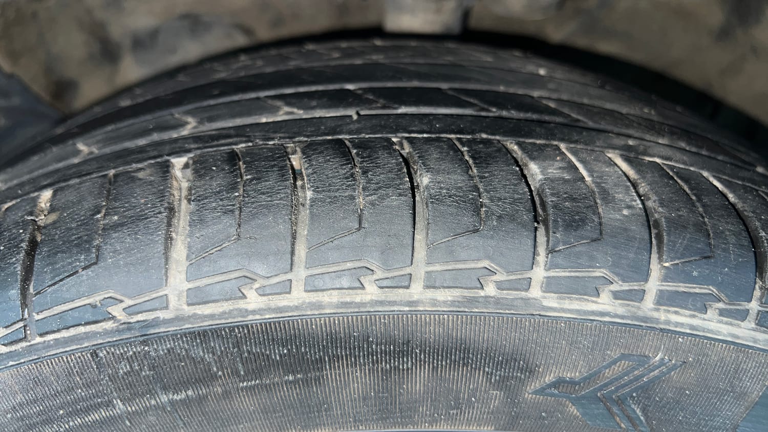 Used 2024 Kia Seltos GTX Plus 1.5 Turbo Petrol DCT Petrol Automatic tyres LEFT FRONT TYRE TREAD VIEW