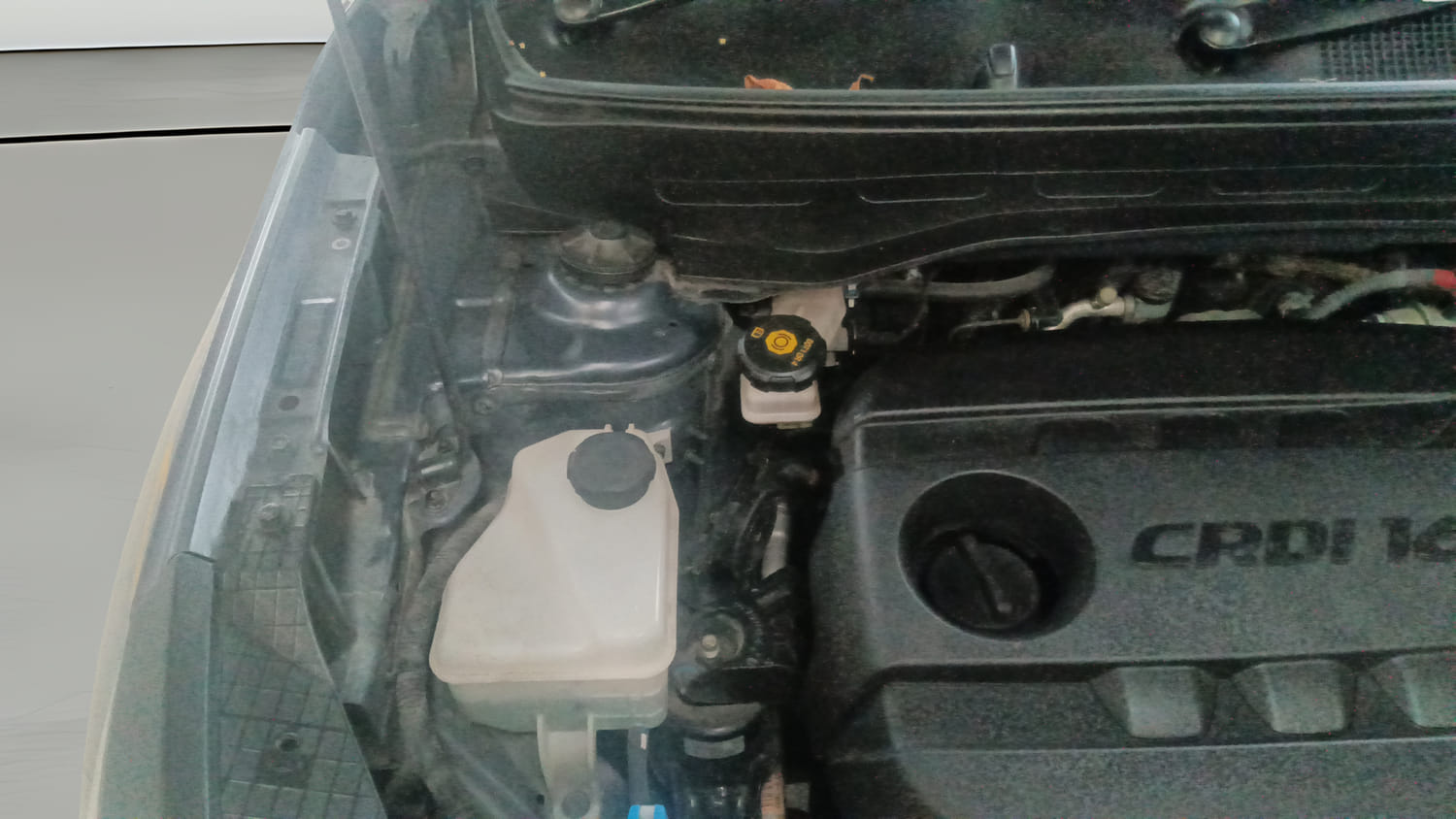 Used 2019 Hyundai Venue SX 1.4 (O) CRDi Diesel Manual engine ENGINE RIGHT SIDE VIEW