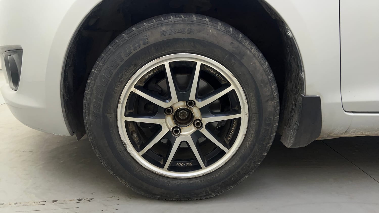 Used 2012 Maruti Suzuki Swift VXi Petrol Manual tyres LEFT FRONT TYRE RIM VIEW
