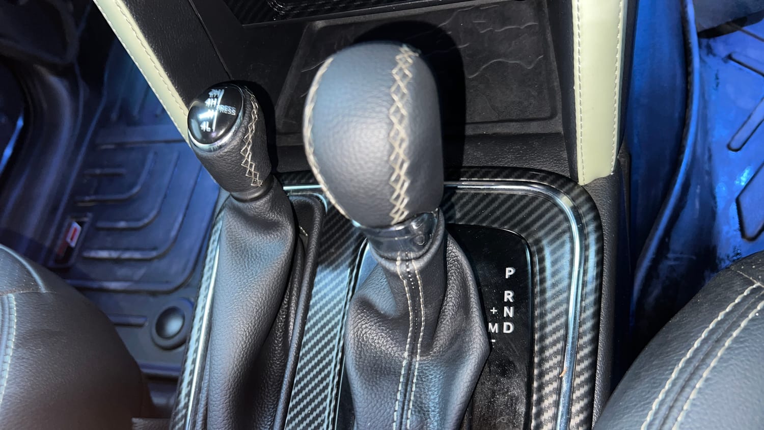 Used 2023 mahindra Thar LX Hard Top Diesel AT 4WD Diesel Automatic interior GEAR  KNOB VIEW