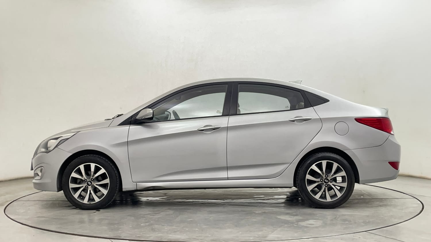 Used 2016 Hyundai Verna 1.6 VTVT SX (O) Petrol Manual exterior LEFT SIDE VIEW