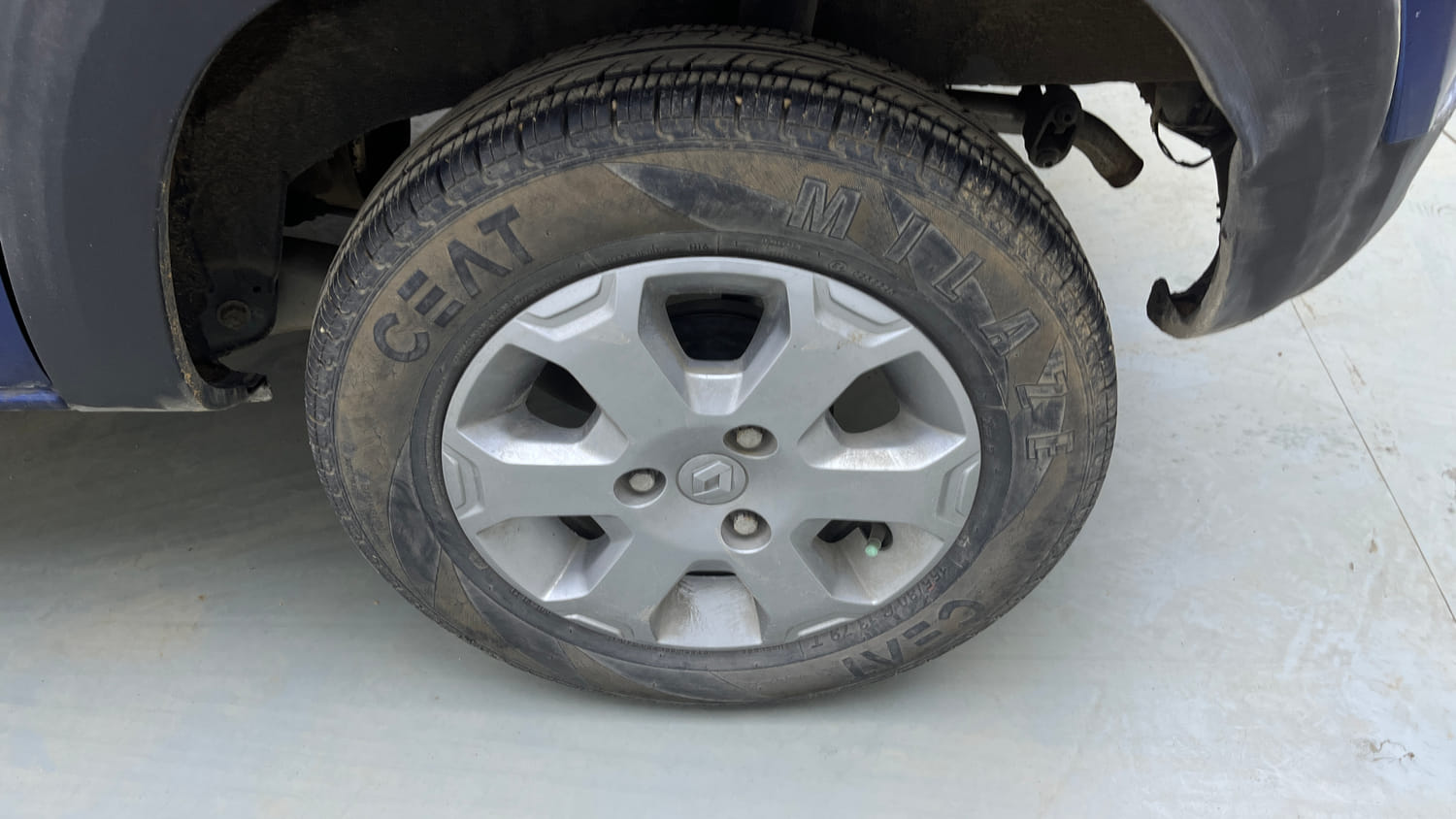 Used 2018 Renault Kwid CLIMBER 1.0 Petrol Manual tyres LEFT REAR TYRE RIM VIEW