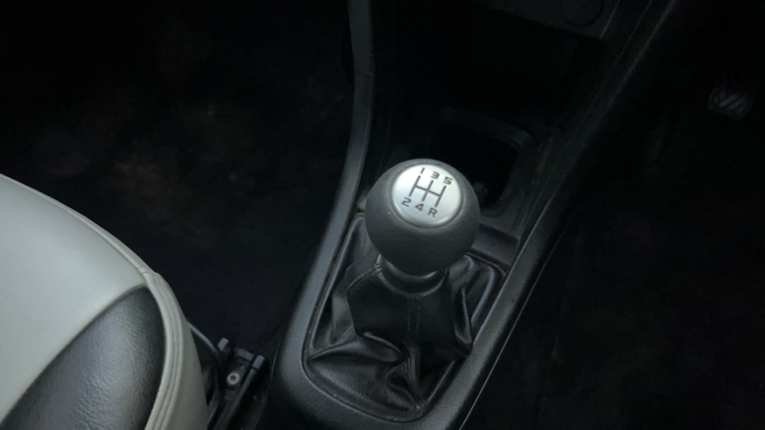 Used 2012 Maruti Suzuki Swift VXi Petrol Manual interior GEAR  KNOB VIEW