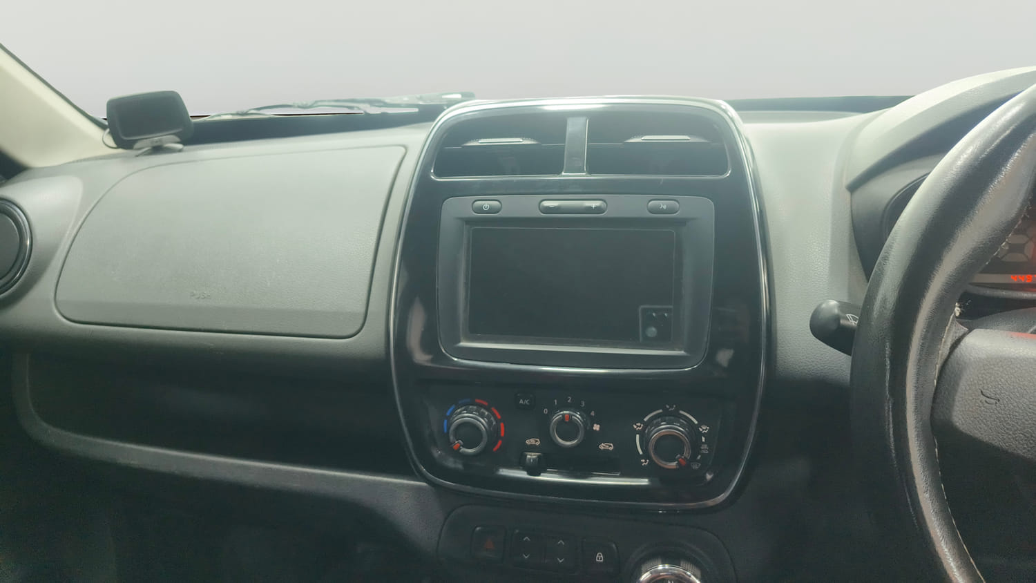 Used 2019 Renault Kwid 1.0 RXT AMT Petrol Automatic interior MUSIC SYSTEM & AC CONTROL VIEW