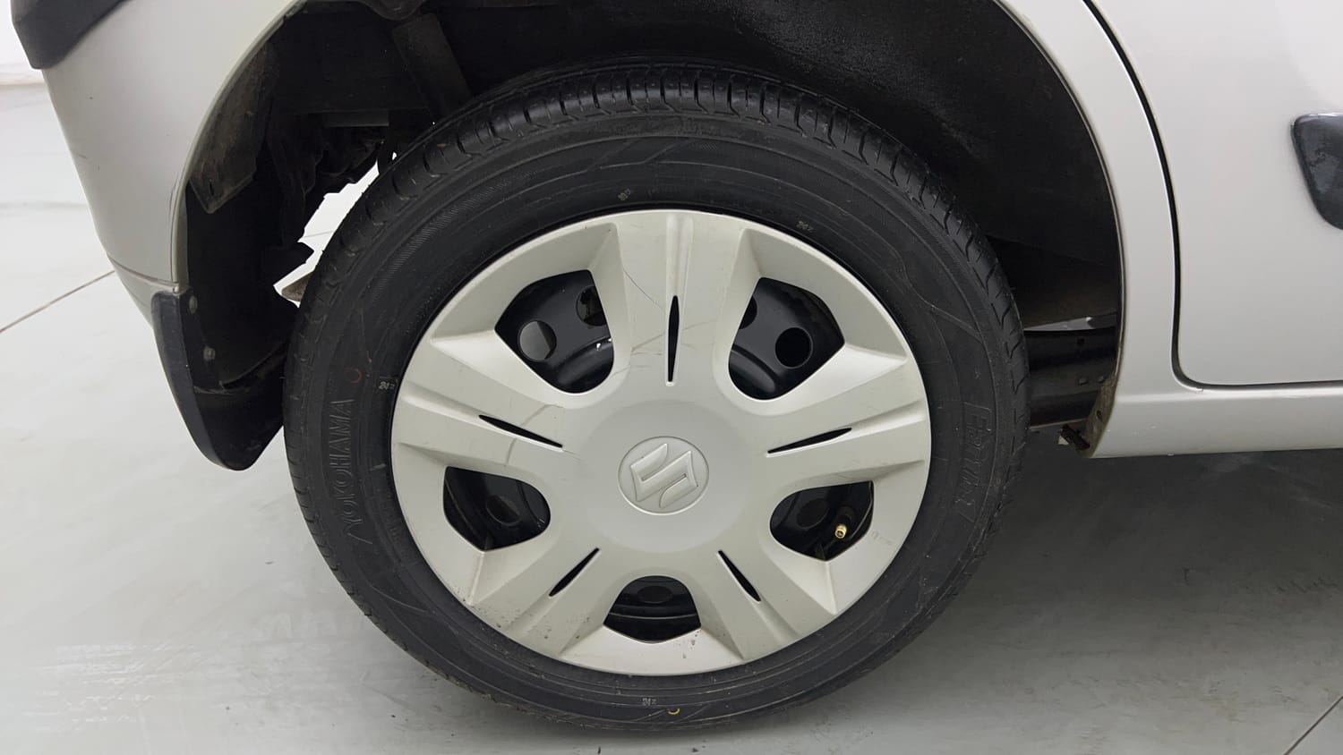 Used 2014 Maruti Suzuki Wagon R VXI Petrol Manual tyres RIGHT REAR TYRE RIM VIEW