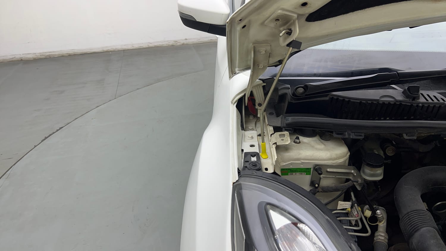 Used 2019 Tata Nexon XMA Petrol Petrol Automatic engine ENGINE RIGHT SIDE HINGE & APRON VIEW