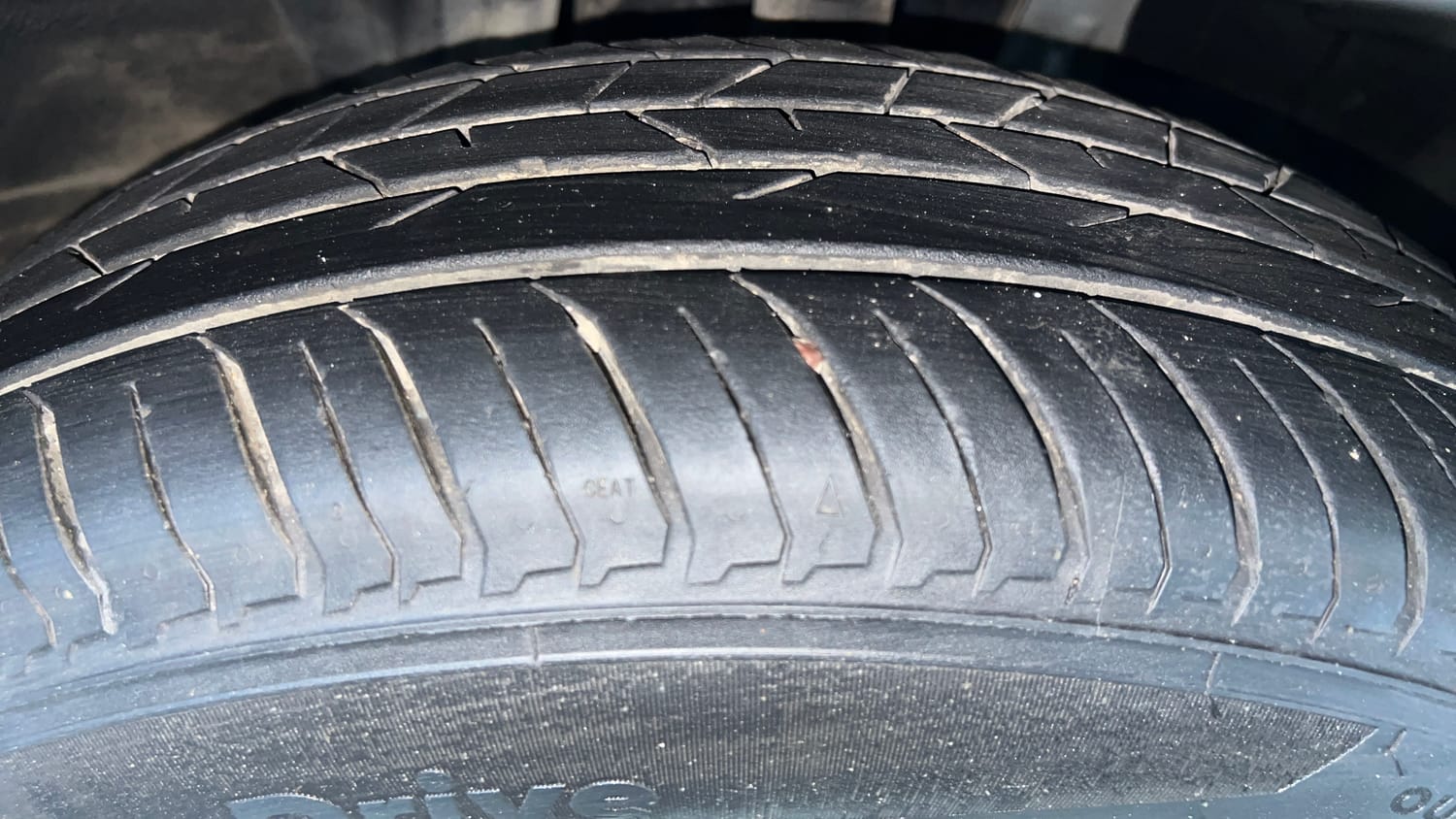 Used 2021 Nissan Magnite XV Premium Turbo Petrol Manual tyres RIGHT FRONT TYRE TREAD VIEW