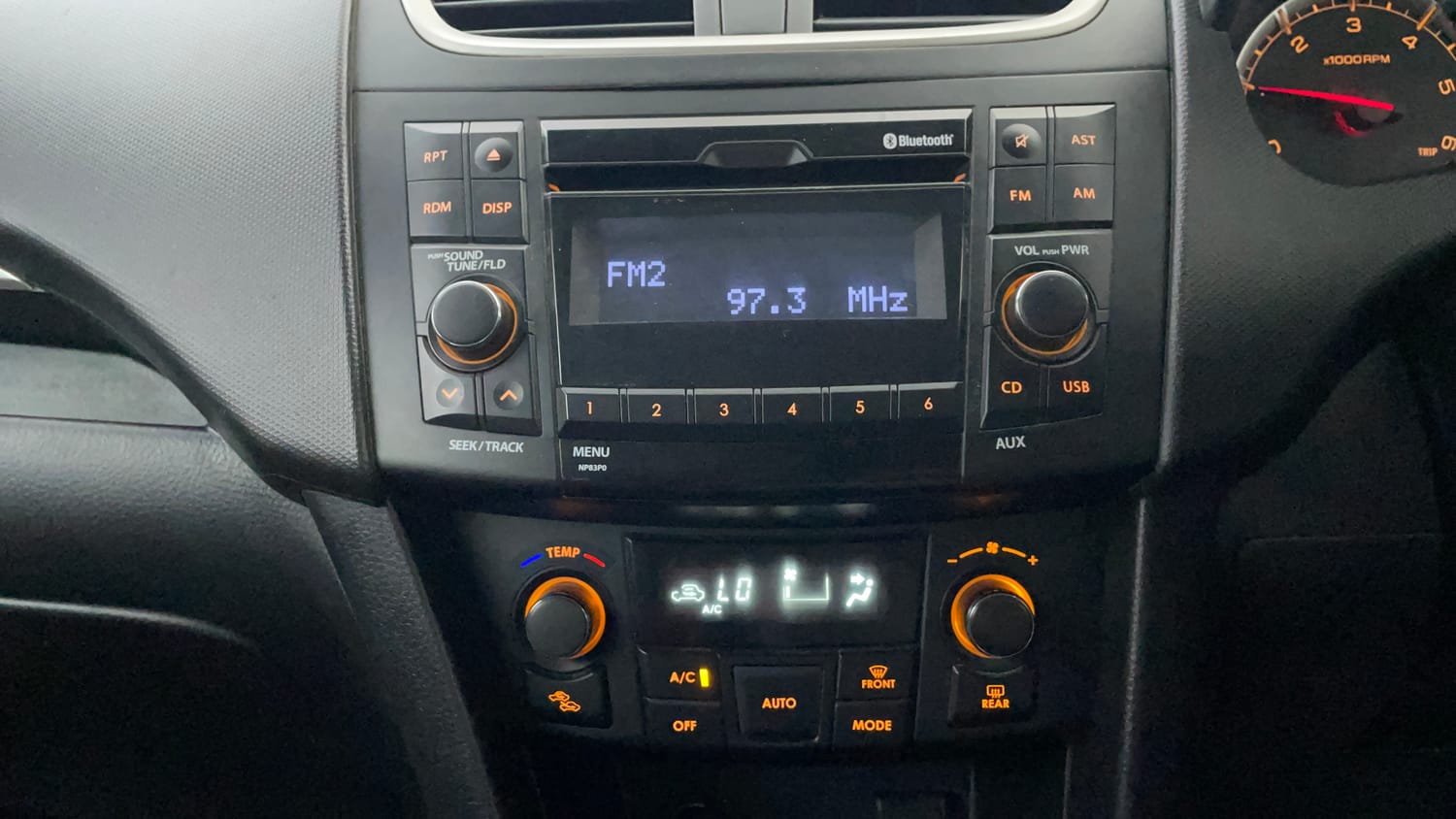 Used 2014 Maruti Suzuki Swift ZDi Diesel Manual interior MUSIC SYSTEM & AC CONTROL VIEW