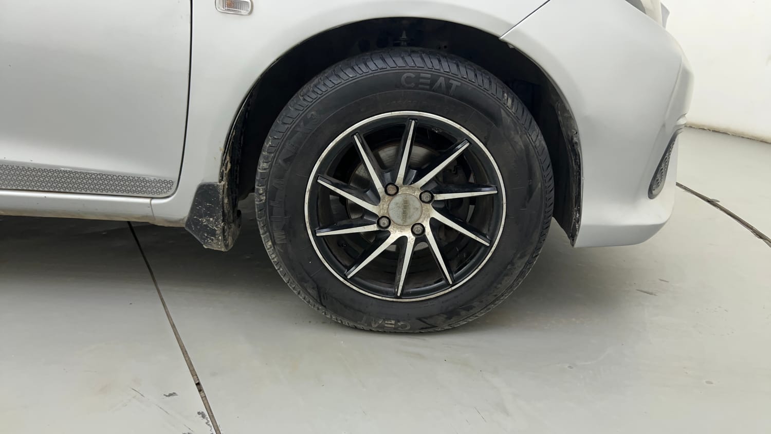 Used 2017 Honda Amaze 1.5 S i-DTEC Opt Diesel Manual tyres RIGHT FRONT TYRE RIM VIEW