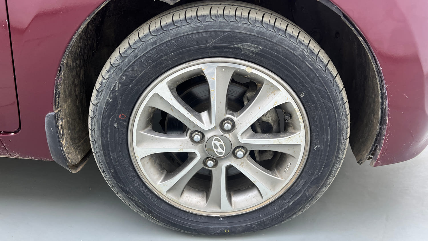 Used 2016 Hyundai Grand i10 Asta 1.2 Kappa VTVT (O) Petrol Manual tyres RIGHT FRONT TYRE RIM VIEW