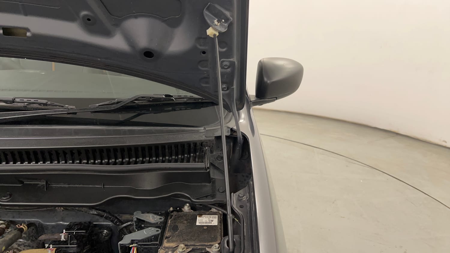 Used 2022 Maruti Suzuki Alto K10 VXi Petrol Manual engine ENGINE LEFT SIDE HINGE & APRON VIEW