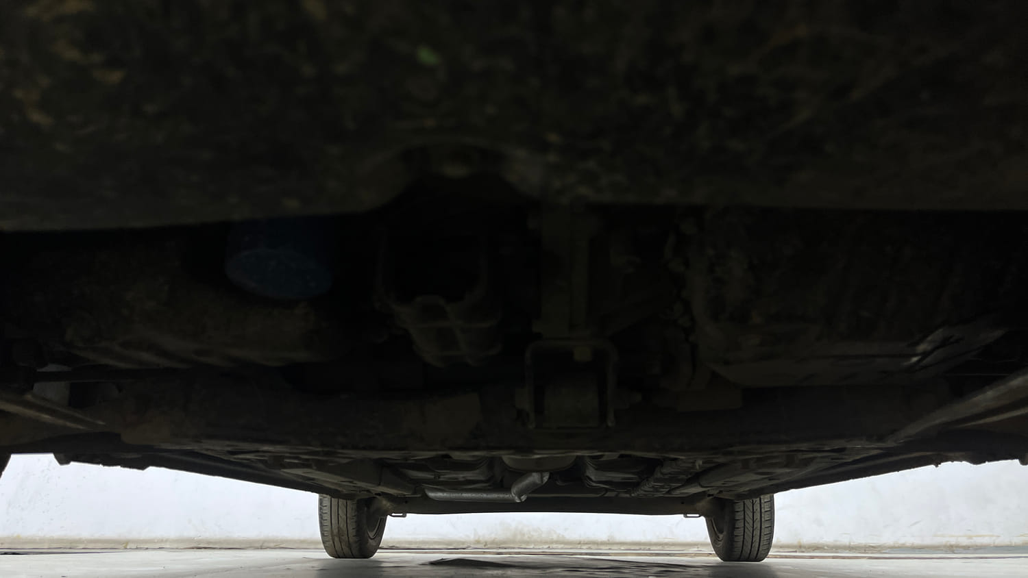 Used 2018 Hyundai Grand i10 Sportz AT 1.2 Kappa VTVT Petrol Automatic extra FRONT LEFT UNDERBODY VIEW