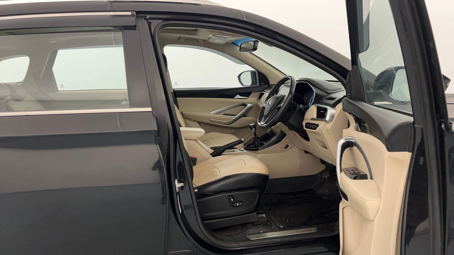 Used 2022 MG Motors Hector Sharp 2.0 Diesel Turbo MT Diesel Manual interior RIGHT SIDE FRONT DOOR CABIN VIEW