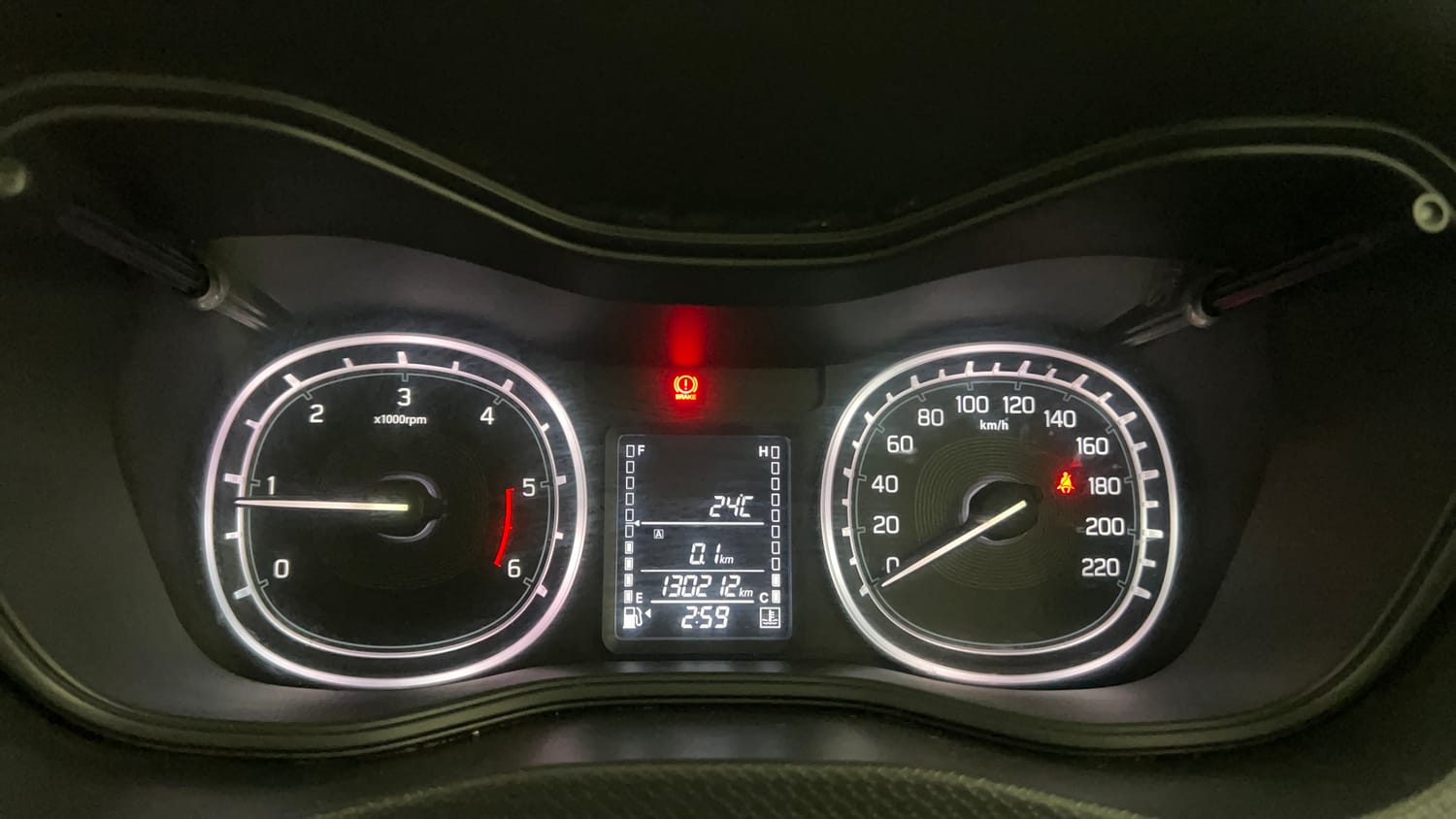 Used 2016 Maruti Suzuki Vitara Brezza [2016-2020] ZDi Plus Diesel Manual interior CLUSTERMETER VIEW