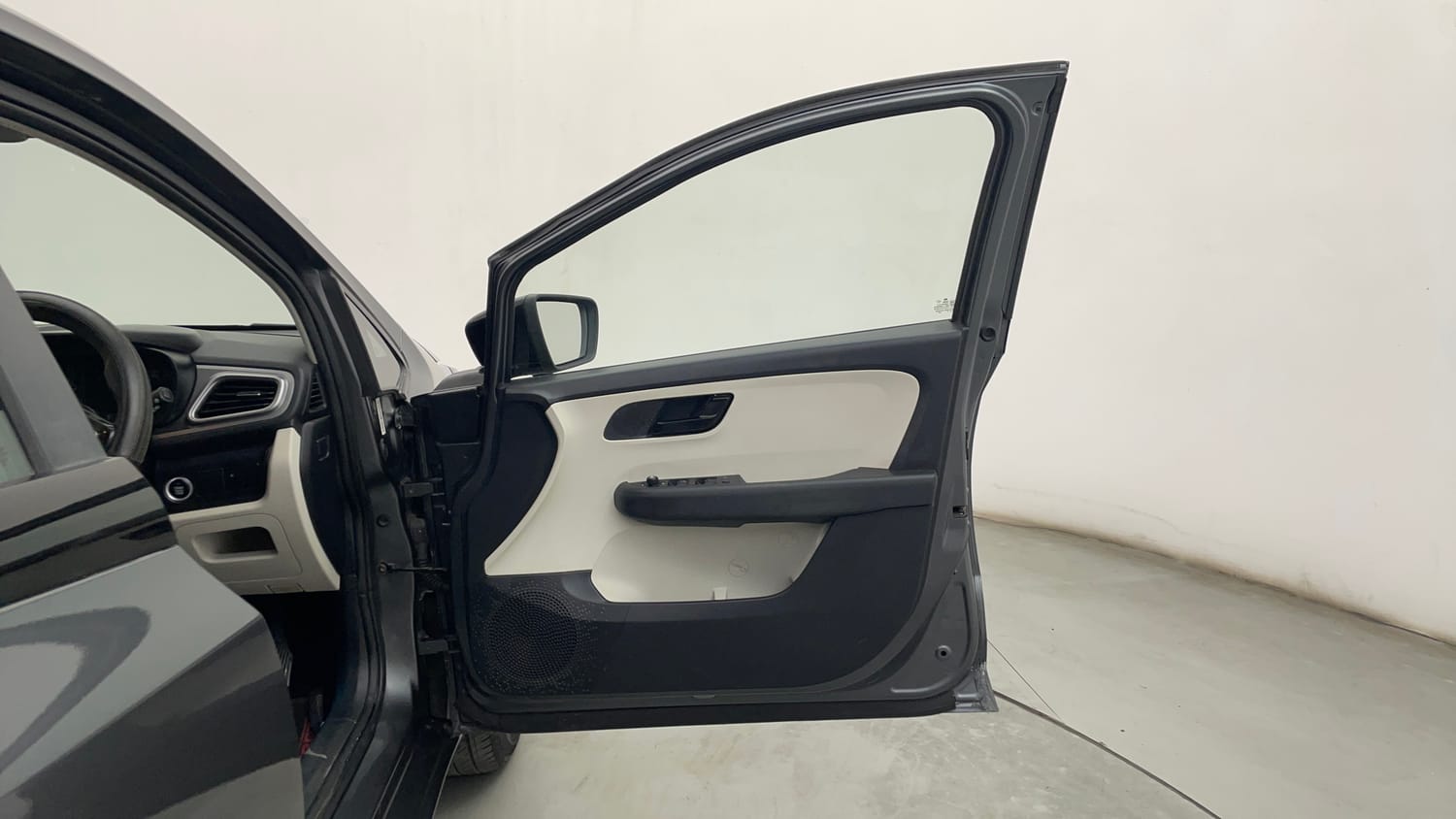 Used 2022 Tata Altroz XT Diesel Diesel Manual interior RIGHT FRONT DOOR OPEN VIEW