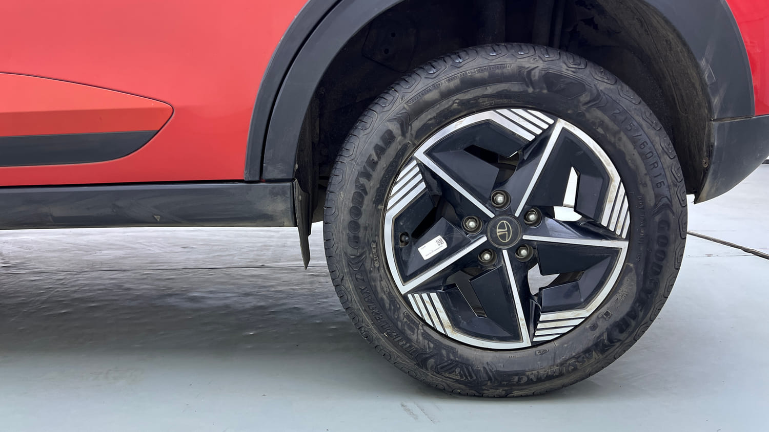 Used 2023 Tata Nexon Fearless 1.2 Revotron Petrol 7DCA DT Petrol Automatic tyres LEFT REAR TYRE RIM VIEW