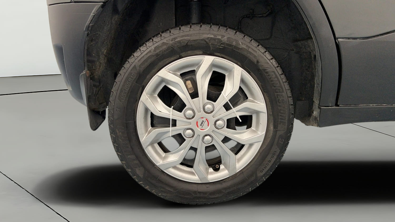 Used 2023 Tata Punch Accomplished MT Petrol Manual tyres RIGHT REAR TYRE RIM VIEW