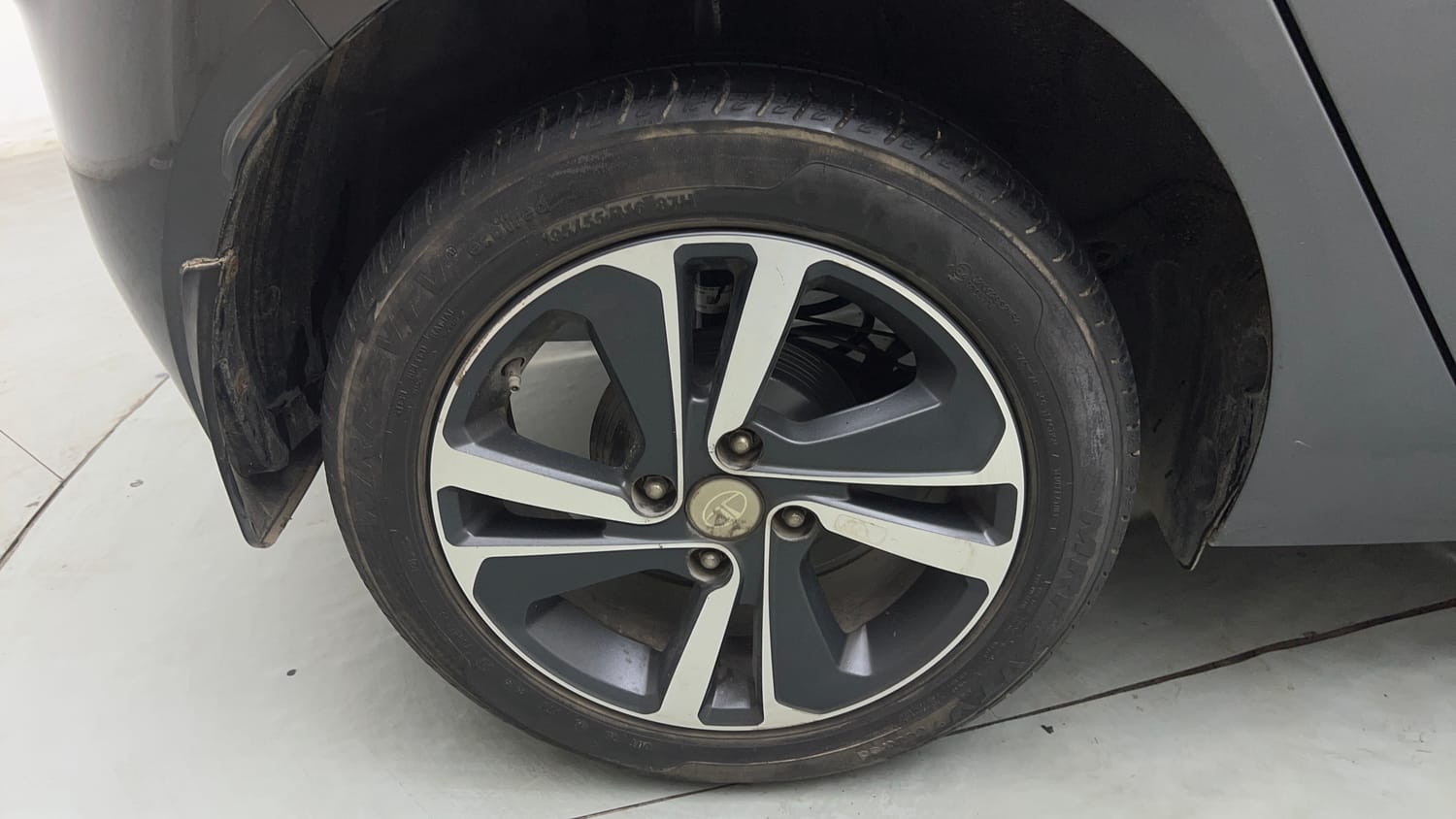 Used 2022 Tata Altroz XZ Plus i-Turbo Petrol Petrol Manual tyres RIGHT REAR TYRE RIM VIEW