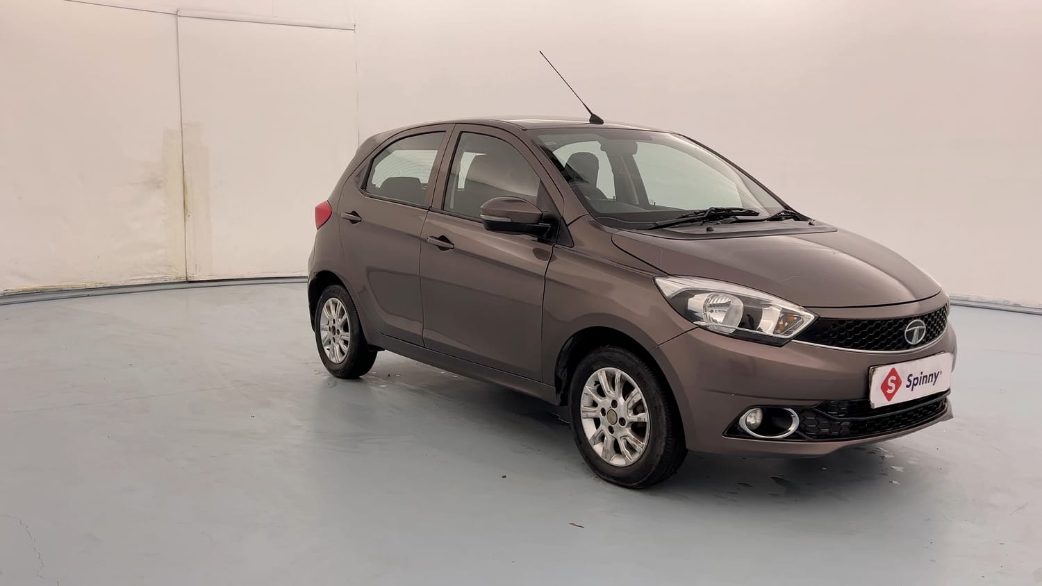 Used 2017 Tata Tiago Revotron XZ Petrol Manual exterior RIGHT FRONT CORNER VIEW