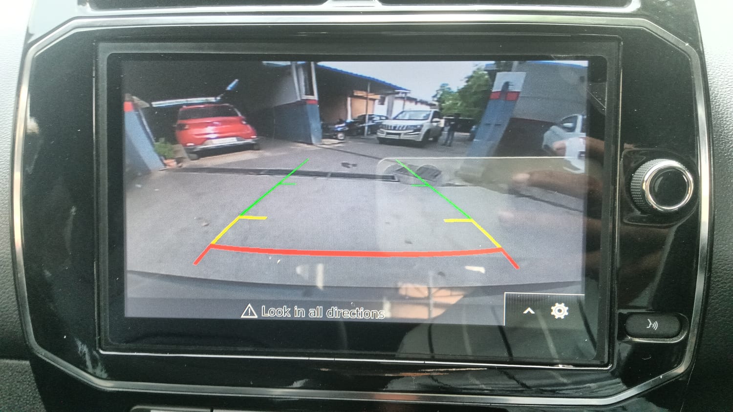 Used 2025 Renault Kwid RXT 1.0L Petrol Manual top_features Rear camera