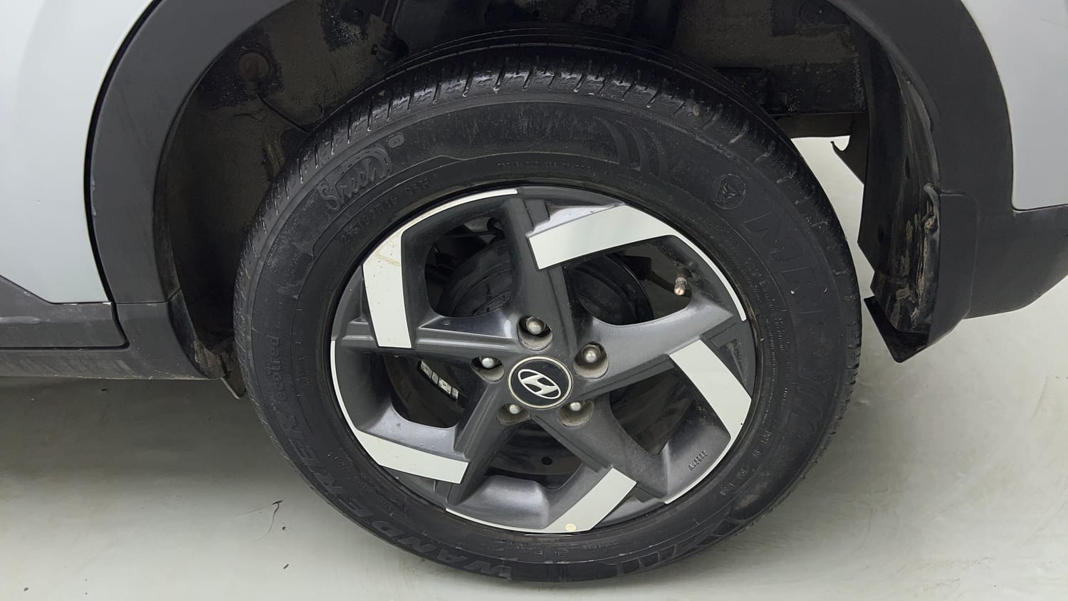 Used 2020 Hyundai Venue SX Plus 1.0 Turbo DCT Petrol Automatic tyres LEFT REAR TYRE RIM VIEW