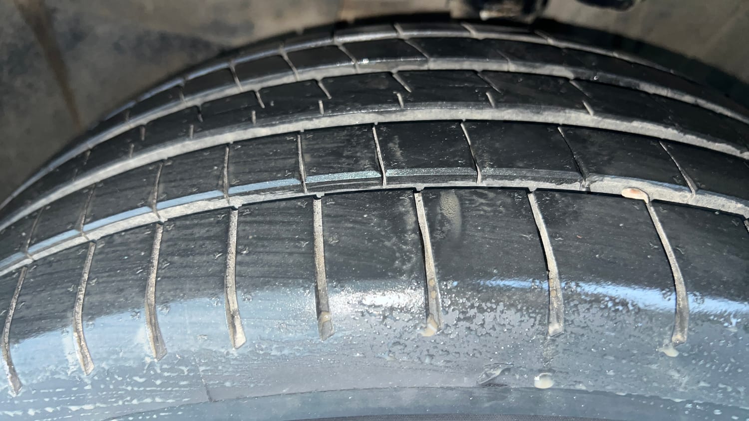 Used 2017 Jeep Compass Limited 1.4 Petrol AT Petrol Automatic tyres LEFT FRONT TYRE TREAD VIEW