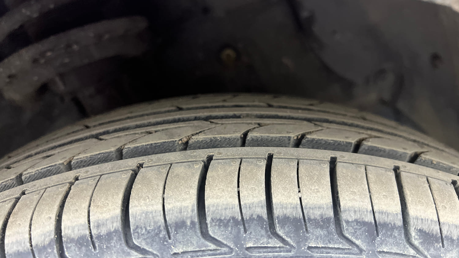 Used 2016 Hyundai Grand i10 Asta 1.2 Kappa VTVT (O) Petrol Manual tyres RIGHT FRONT TYRE TREAD VIEW