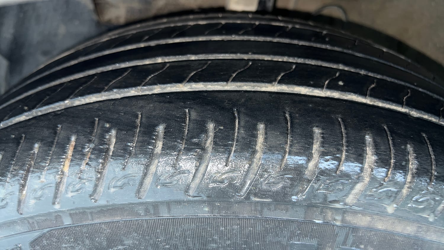 Used 2020 Hyundai Venue SX Plus 1.0 Turbo DCT Petrol Automatic tyres LEFT FRONT TYRE TREAD VIEW