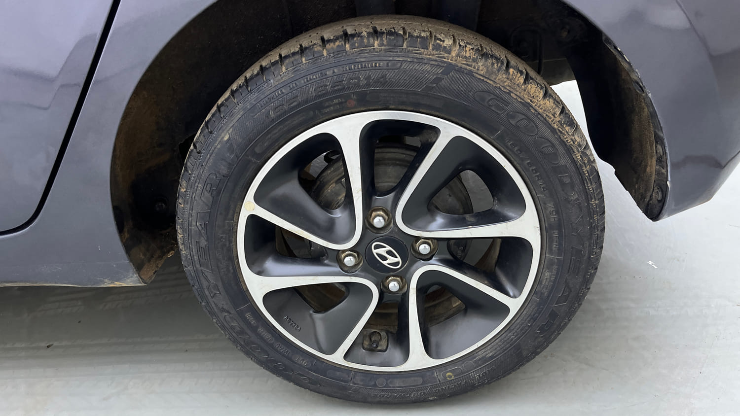 Used 2018 Hyundai Grand i10 Sportz AT 1.2 Kappa VTVT Petrol Automatic tyres LEFT REAR TYRE RIM VIEW