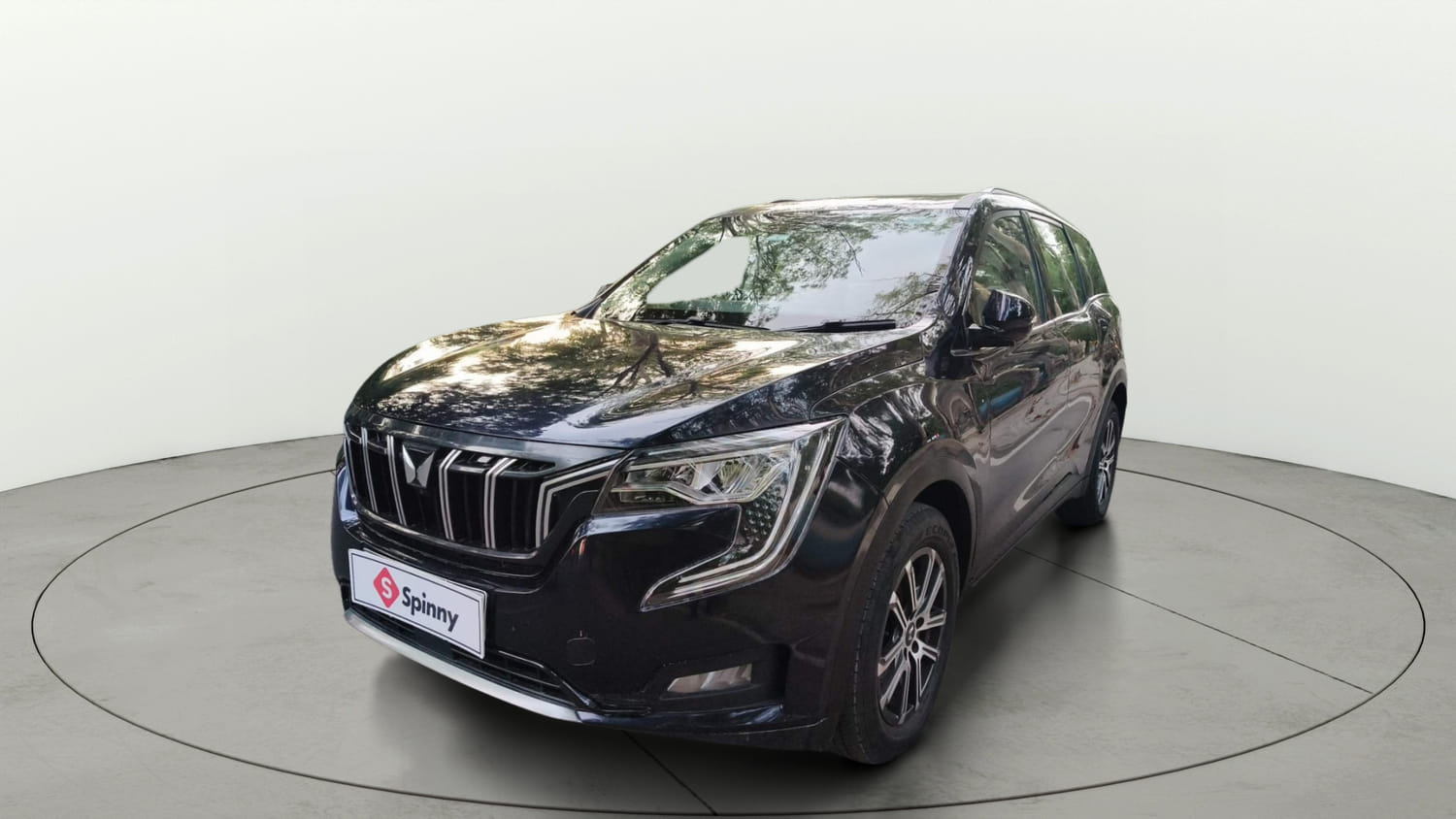 Used 2022 Mahindra XUV700 AX 7 Diesel AT AWD Luxury Pack 7 STR Diesel Automatic exterior LEFT FRONT CORNER VIEW