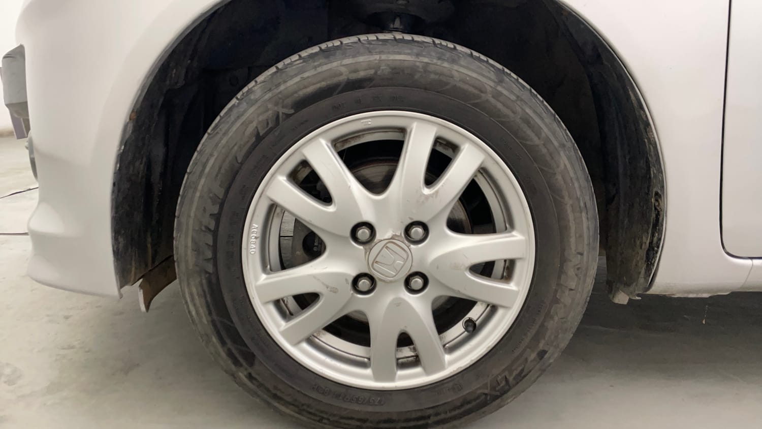 Used 2017 Honda Brio VX MT Petrol Manual tyres LEFT FRONT TYRE RIM VIEW